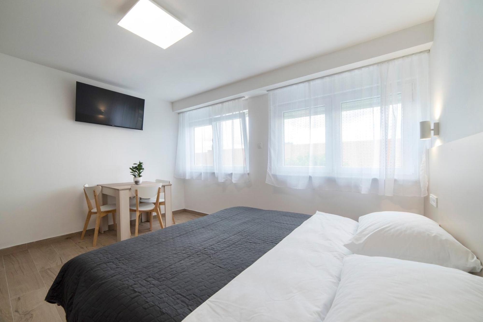 Apartments Pamer, 4Th Floor, No Elevator Zagreb Luaran gambar