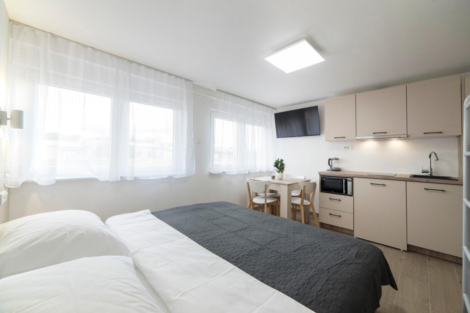 Apartments Pamer, 4Th Floor, No Elevator Zagreb Luaran gambar