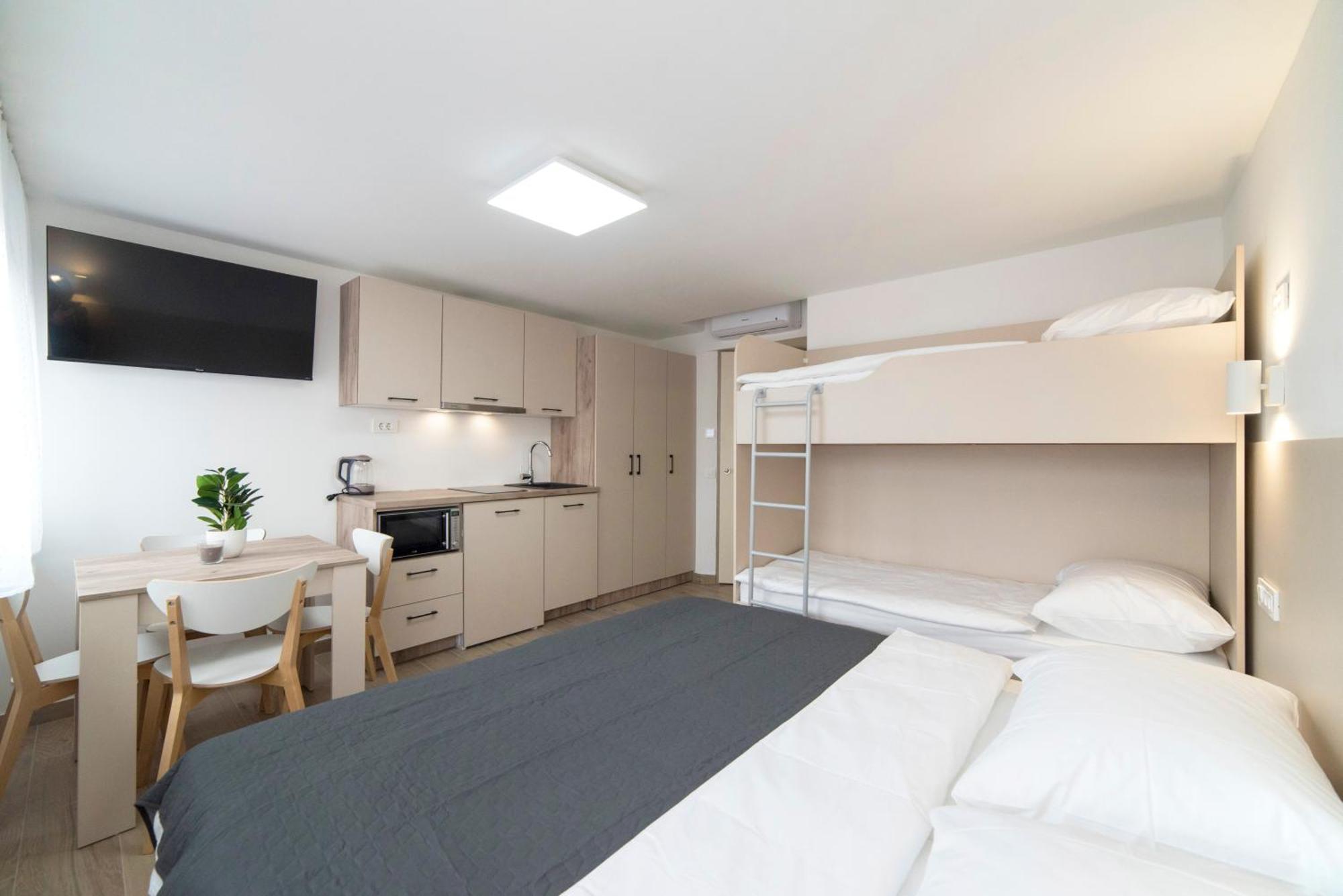 Apartments Pamer, 4Th Floor, No Elevator Zagreb Luaran gambar