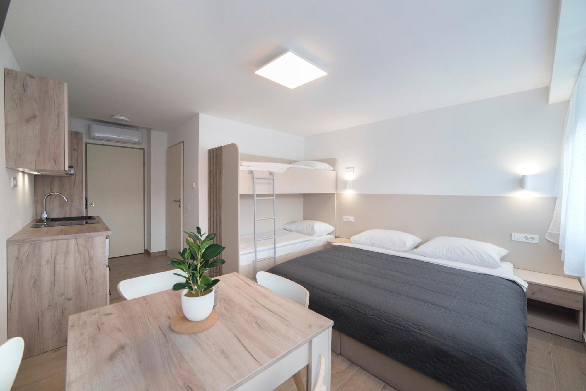 Apartments Pamer, 4Th Floor, No Elevator Zagreb Luaran gambar