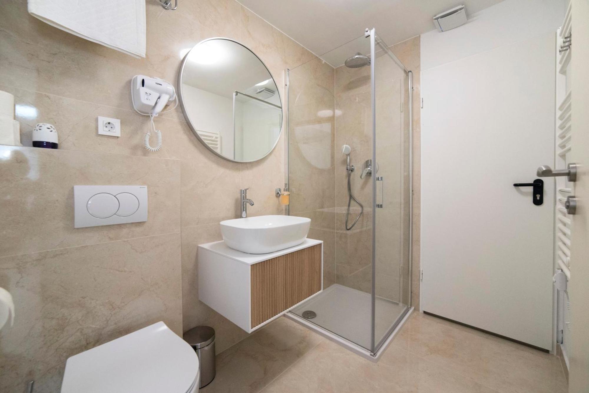 Apartments Pamer, 4Th Floor, No Elevator Zagreb Luaran gambar