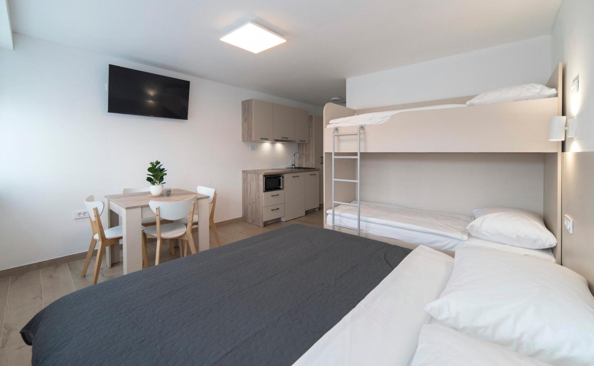 Apartments Pamer, 4Th Floor, No Elevator Zagreb Luaran gambar