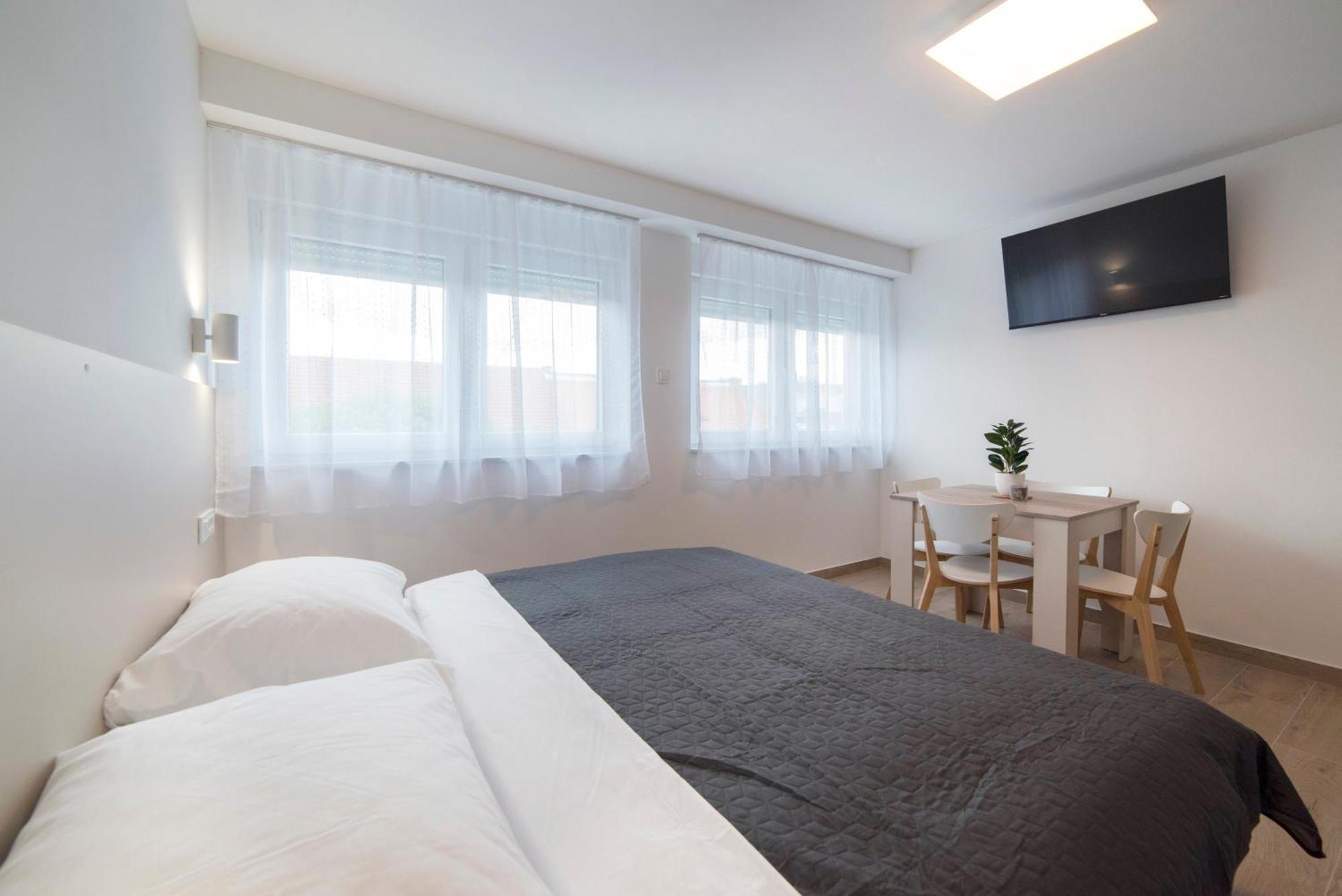 Apartments Pamer, 4Th Floor, No Elevator Zagreb Luaran gambar