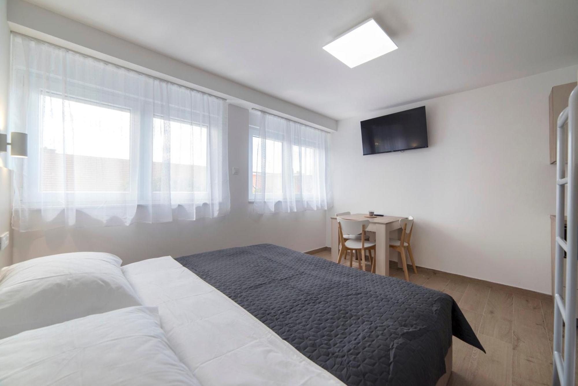 Apartments Pamer, 4Th Floor, No Elevator Zagreb Luaran gambar
